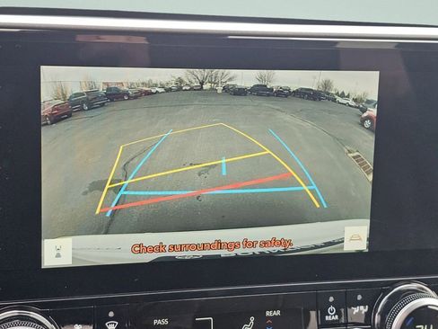 Used 2025 Toyota Highlander Limited AWD/4WD image 11