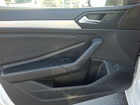 Certified 2025 Volkswagen Jetta Sport image 12