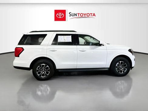 Used 2024 Ford Expedition XLT RWD image 2