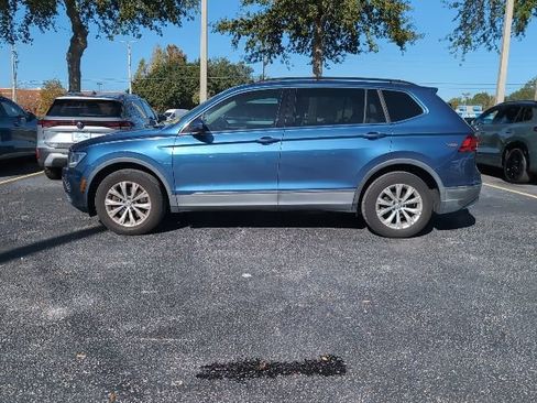 Used 2018 Volkswagen Tiguan SE w/ Panoramic Sunroof Package image 3