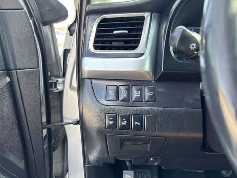 Used 2019 Toyota Highlander Limited Platinum AWD/4WD image 10