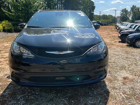 New 2026 Chrysler Voyager LX image 3