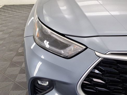 Used 2021 Toyota Highlander XLE AWD/4WD image 20