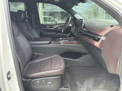 Certified 2024 Cadillac Escalade Premium Luxury Platinum w/ Heavy-Duty Trailer Package AWD/4WD image 13