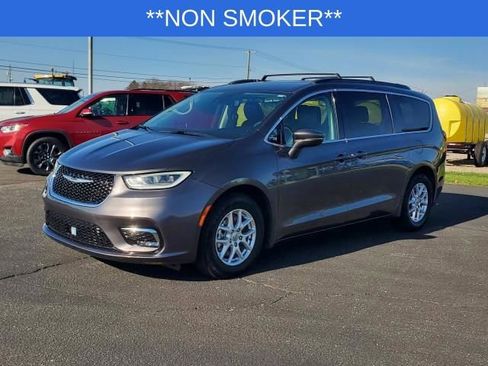 Used 2022 Chrysler Pacifica Touring-L image 2