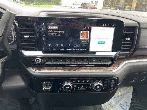 Used 2023 GMC Sierra 1500 SLE image 11