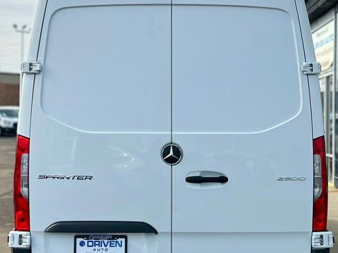 Used 2023 Mercedes-Benz Sprinter 2500 image 4