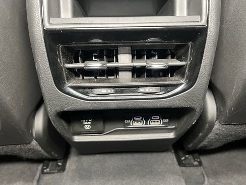 Used 2024 Jeep Grand Cherokee Altitude image 23