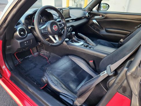 Used 2017 FIAT 124 Spider Lusso RWD image 8