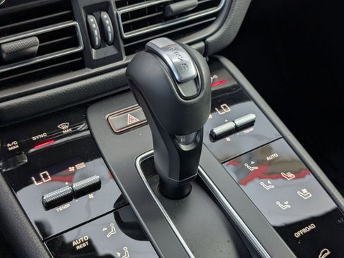 Certified 2026 Porsche Macan AWD/4WD image 20