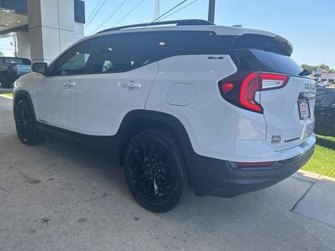 Used 2023 GMC Terrain SLE w/ Elevation Edition FWD image 4