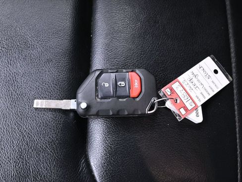 Used 2023 Jeep Wrangler Unlimited Sahara w/ Cold Weather Group AWD/4WD image 28