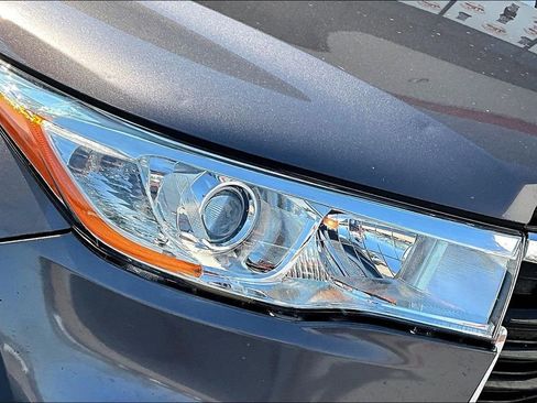 Used 2016 Toyota Highlander XLE image 31