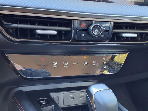 Used 2025 Nissan Kicks SR image 17