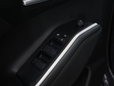 Used 2024 Toyota Highlander XLE image 17