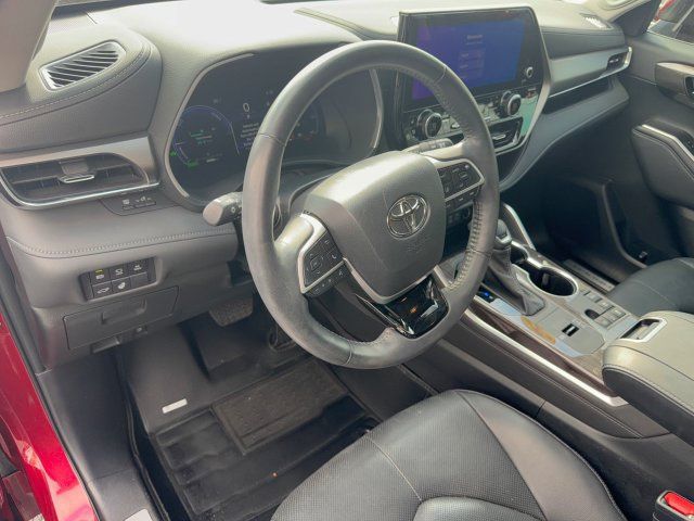 Used 2024 Toyota Highlander Limited AWD/4WD image 16