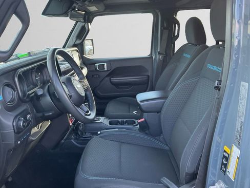 Used 2024 Jeep Wrangler Unlimited Rubicon 4xe image 9