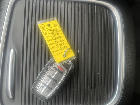 Used 2022 Chrysler Pacifica Limited FWD image 44