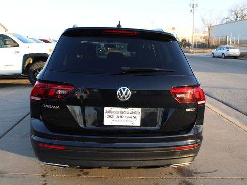 Used 2020 Volkswagen Tiguan S image 2