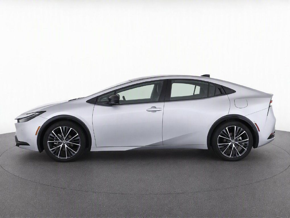 Used 2024 Toyota Prius XLE FWD image 8