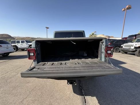 Used 2025 Jeep Gladiator Rubicon image 4