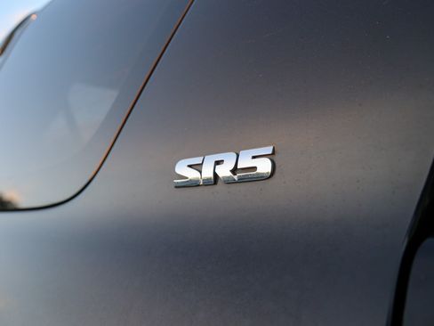 Used 2016 Toyota 4Runner SR5 AWD/4WD image 12