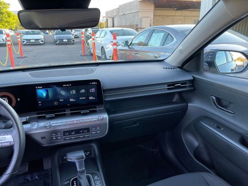 Used 2025 Hyundai Kona SEL image 35