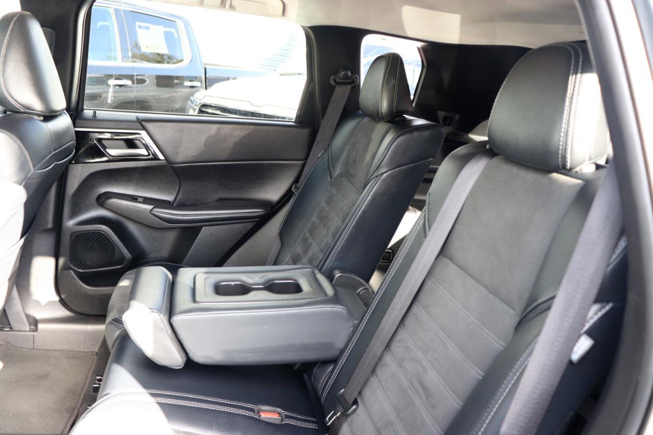 Used 2024 Mitsubishi Outlander AWD image 24