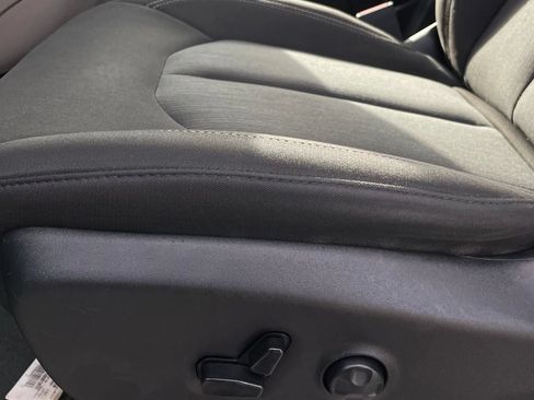 Used 2023 Chrysler Voyager LX FWD image 22