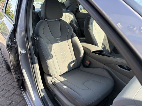 Used 2025 Hyundai Elantra SEL FWD image 31