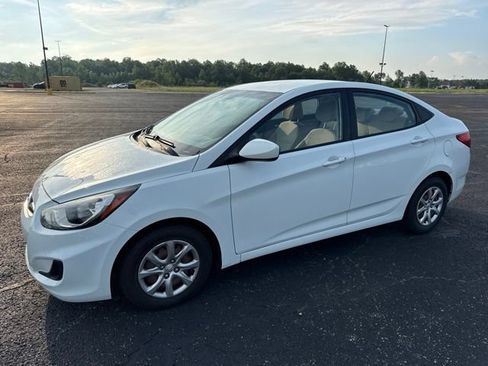 Used 2014 Hyundai Accent GLS FWD image 1