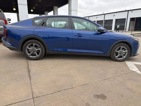 Used 2025 Kia K4 LXS image 2