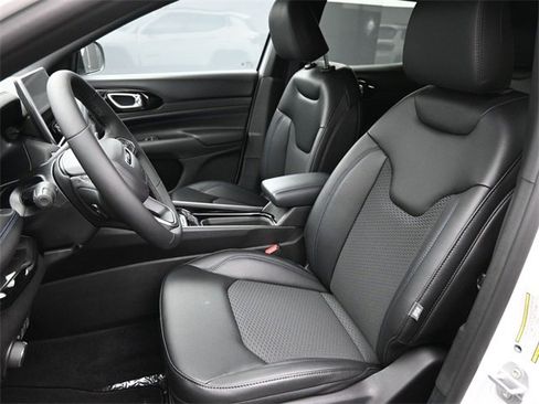 New 2026 Jeep Compass Latitude image 13