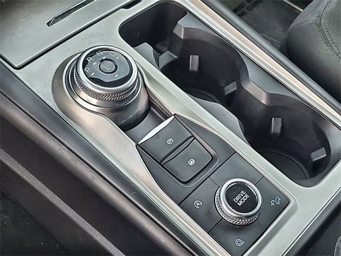 Used 2023 Ford Explorer XLT image 29