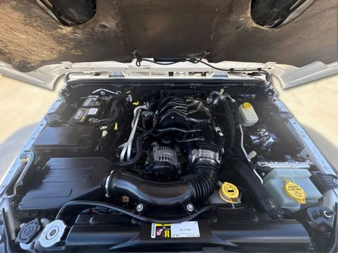 Used 2016 Jeep Wrangler Unlimited Rubicon AWD/4WD image 12