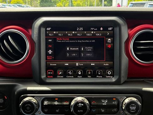 Used 2022 Jeep Gladiator Rubicon w/ LED Lighting Group AWD/4WD image 22