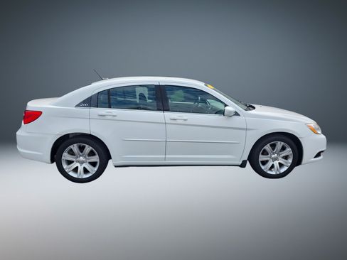 Used 2012 Chrysler 200 LX FWD image 2