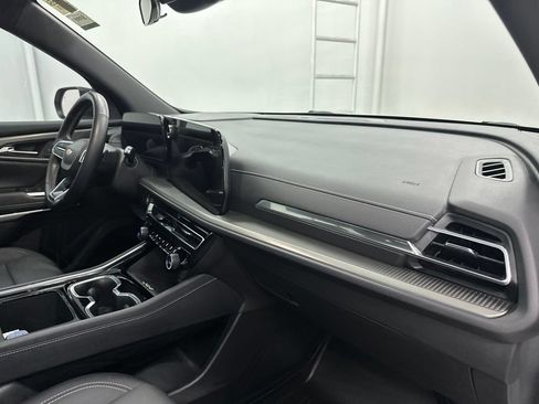 Used 2025 Chevrolet Traverse LT w/ Sun and Wheel Package FWD image 28
