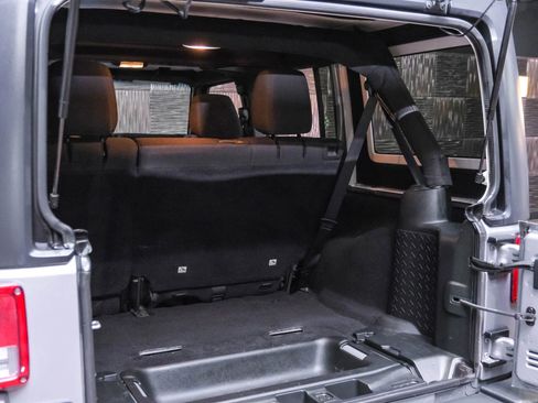 Used 2018 Jeep Wrangler Unlimited Sport S AWD/4WD image 47