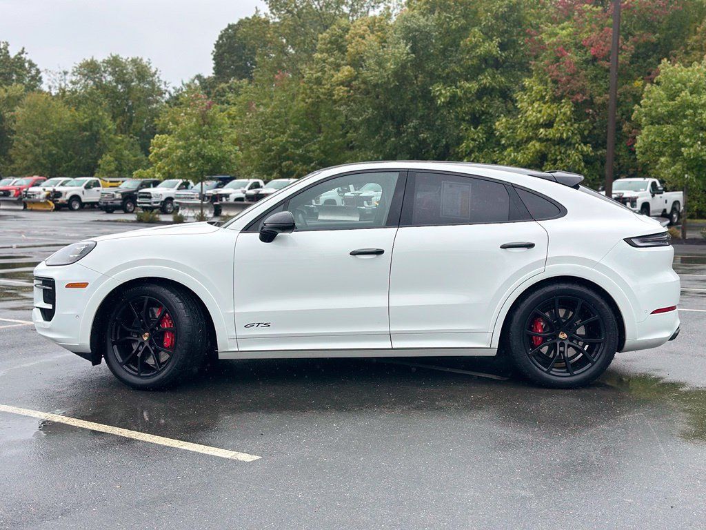 Used 2025 Porsche Cayenne GTS AWD/4WD image 2