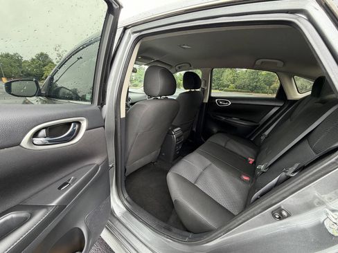 Used 2019 Nissan Sentra SR FWD image 14
