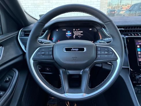 New 2025 Jeep Grand Cherokee image 14