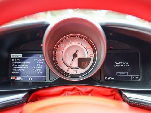 Used 2017 Ferrari GTC4Lusso AWD/4WD image 15