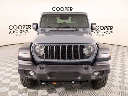 Used 2025 Jeep Wrangler Sport AWD/4WD image 9