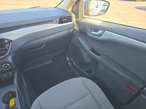 Used 2020 Ford Escape SE image 12
