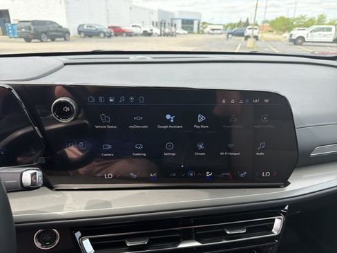 New 2026 Chevrolet Traverse LT w/ Driver Confidence Package AWD/4WD image 15