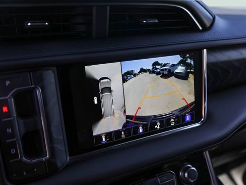 Used 2023 GMC Yukon XL Denali AWD/4WD image 19