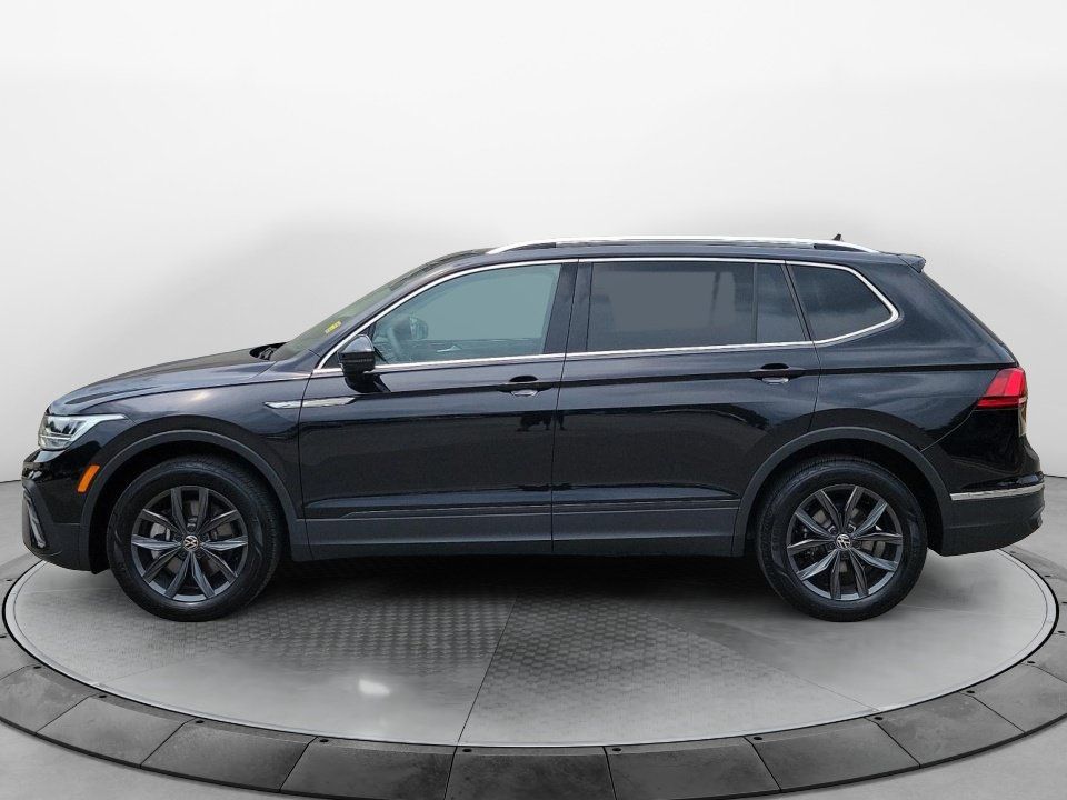 Certified 2023 Volkswagen Tiguan SE w/ Panoramic Sunroof Package FWD image 4