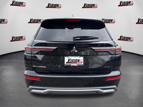Used 2025 Mitsubishi Outlander AWD image 5