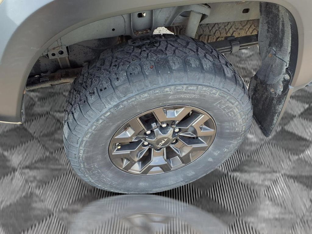 Used 2017 Toyota Tacoma TRD Off-Road AWD/4WD image 26